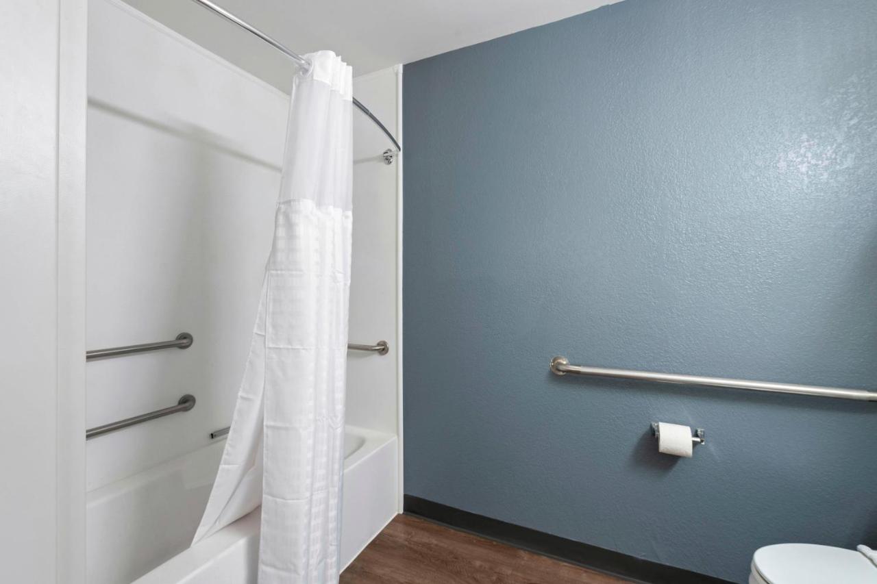 Queen studio with 1 Queen Bed - Disability Access/Non-Smoking at Extended Stay America Select Suites - Charlotte - University Place