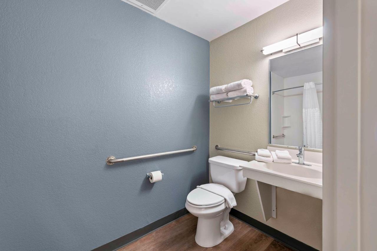 Queen studio with 1 Queen Bed - Disability Access/Non-Smoking at Extended Stay America Select Suites - Charlotte - University Place