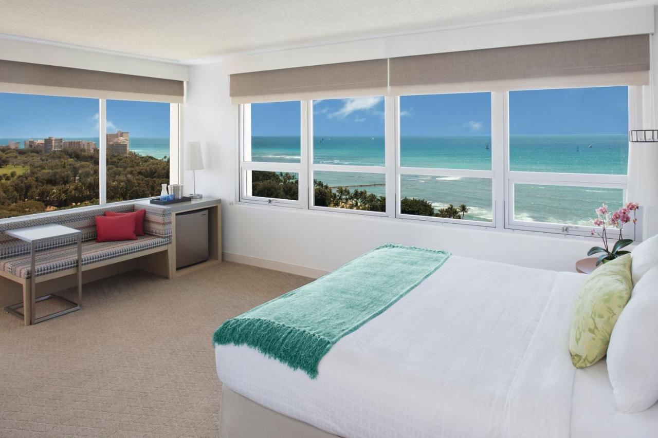 Premier Ocean View Balcony, King at Queen Kapiolani Hotel