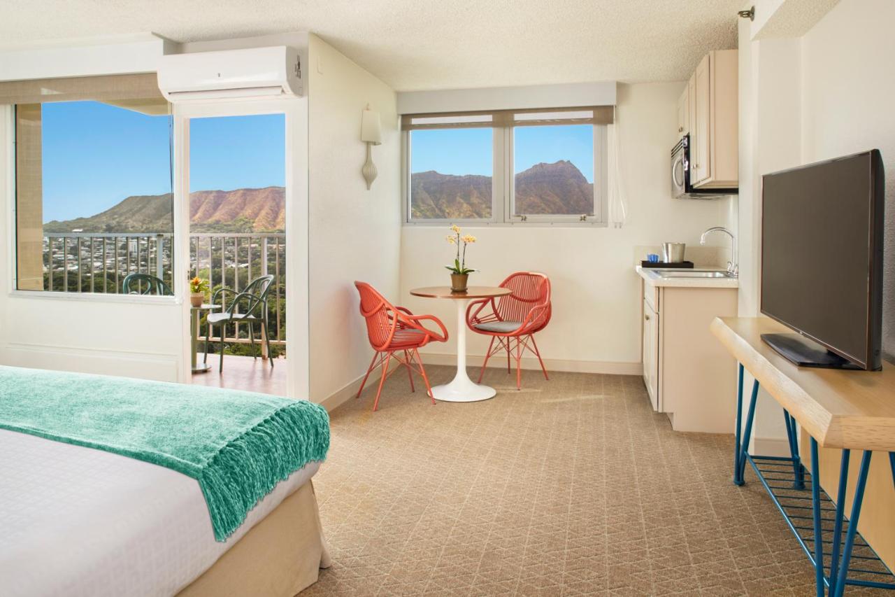 Jr. Suite Diamond Head View Balcony, King at Queen Kapiolani Hotel