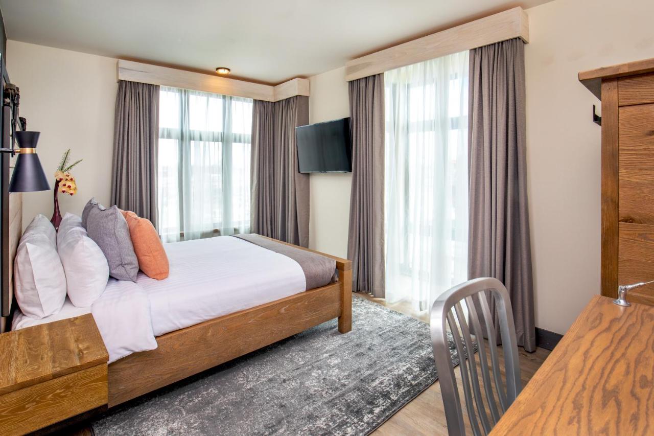 Standard Queen Room at Hotel 1868