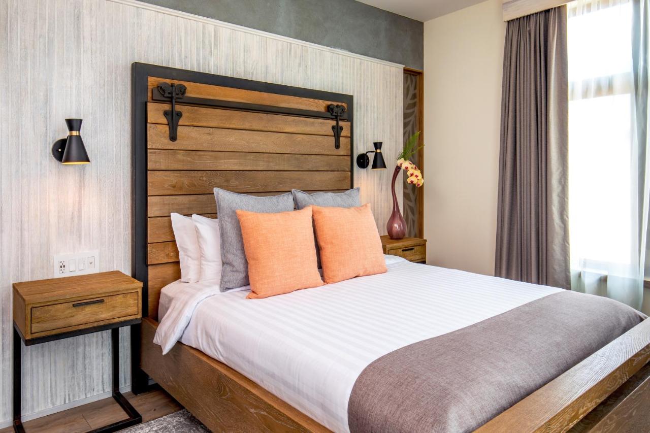 Standard Queen Room at Hotel 1868