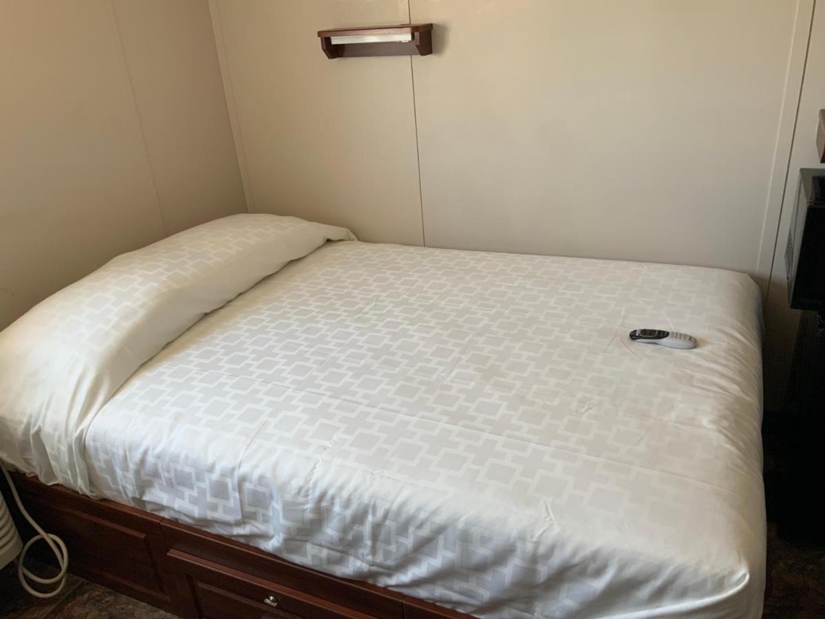 Deluxe Queen Room at Karbani Inn