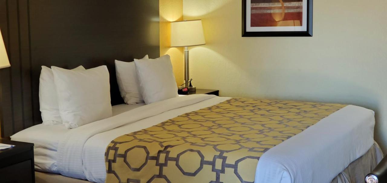 King Room - Non-Smoking at Baymont by Wyndham Goodlettsville/Nashville