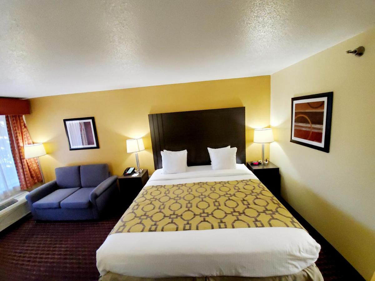 King Room - Non-Smoking at Baymont by Wyndham Goodlettsville/Nashville
