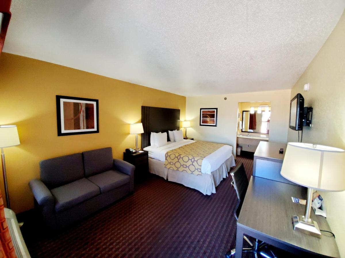 King Room - Non-Smoking at Baymont by Wyndham Goodlettsville/Nashville