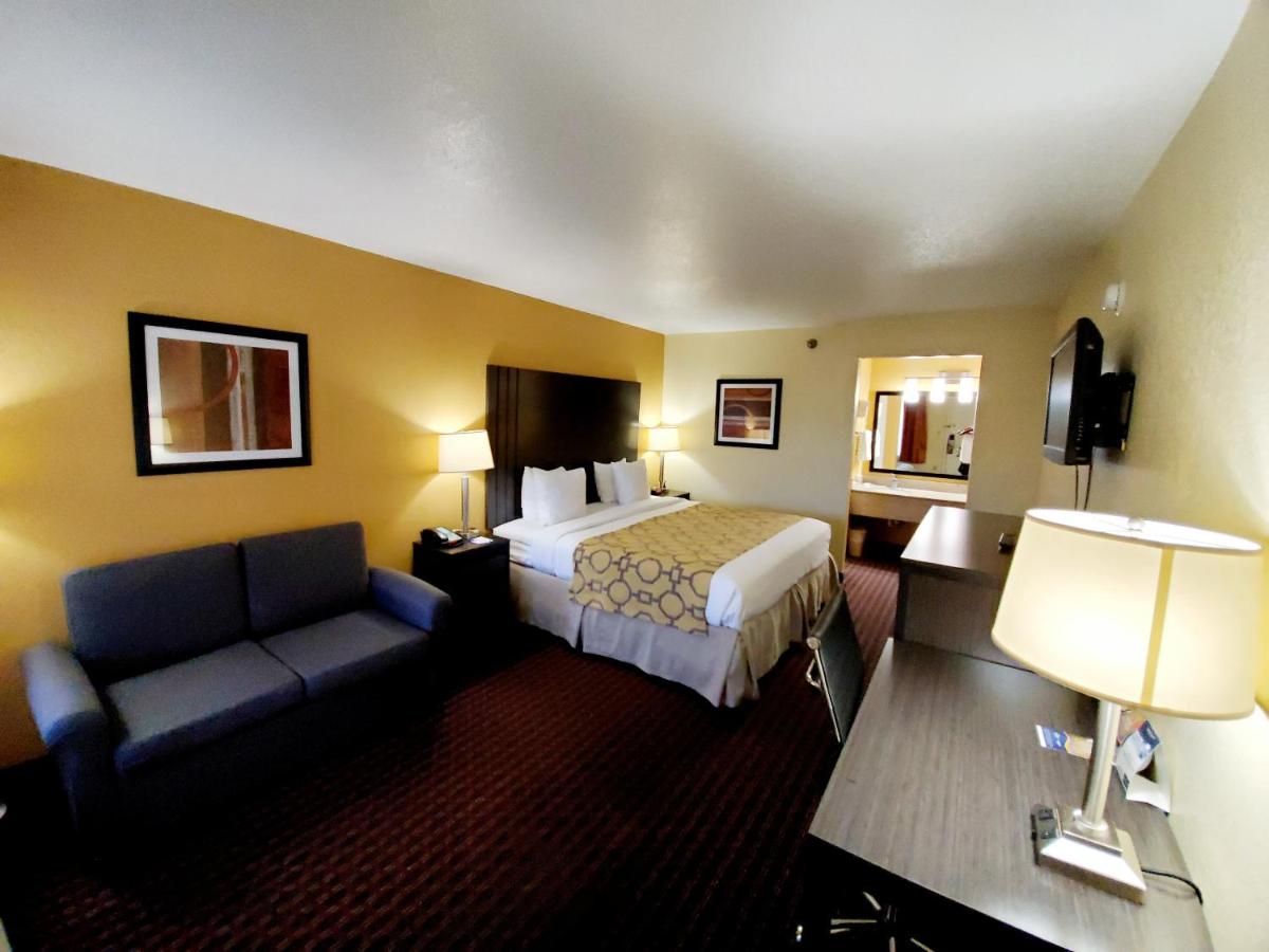 King Room - Non-Smoking at Baymont by Wyndham Goodlettsville/Nashville