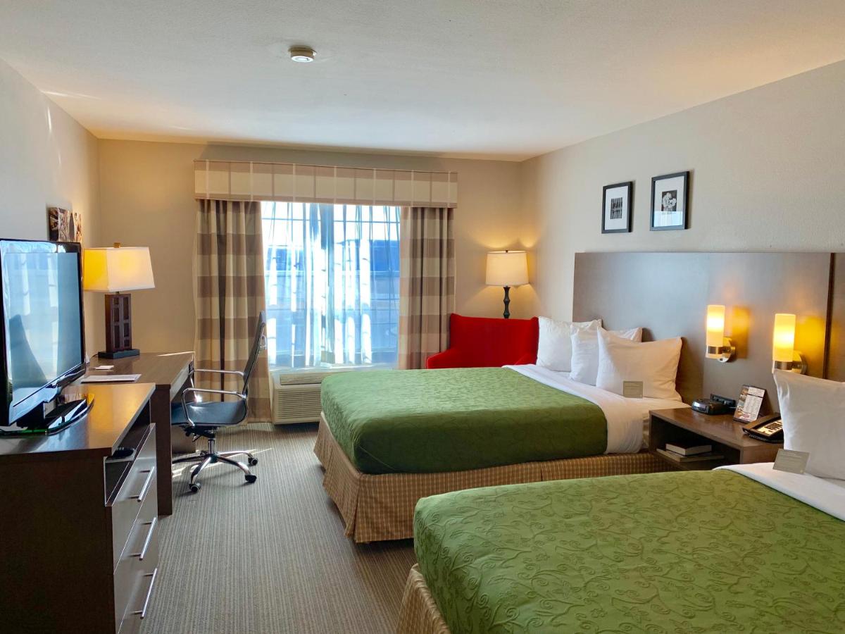 Queen Room with Two Queen Beds at Country Inn & Suites by Radisson Kenosha - Pleasant Prairie