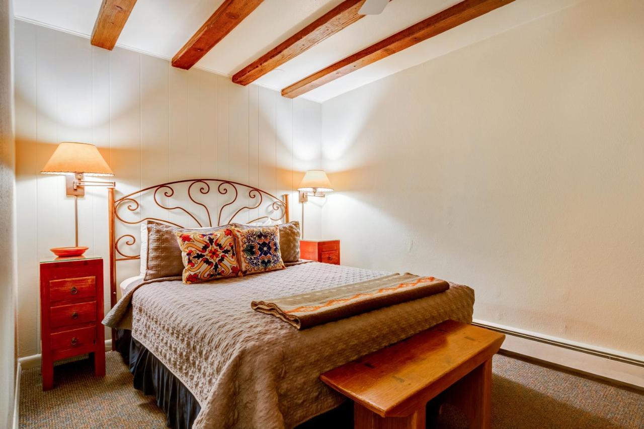 Queen Room with Kitchenette - Not Pet Friendly at Santa Fe Motel & Inn