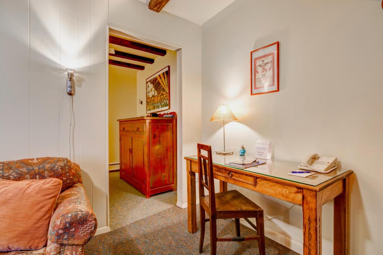 Queen Room with Kitchenette - Not Pet Friendly at Santa Fe Motel & Inn