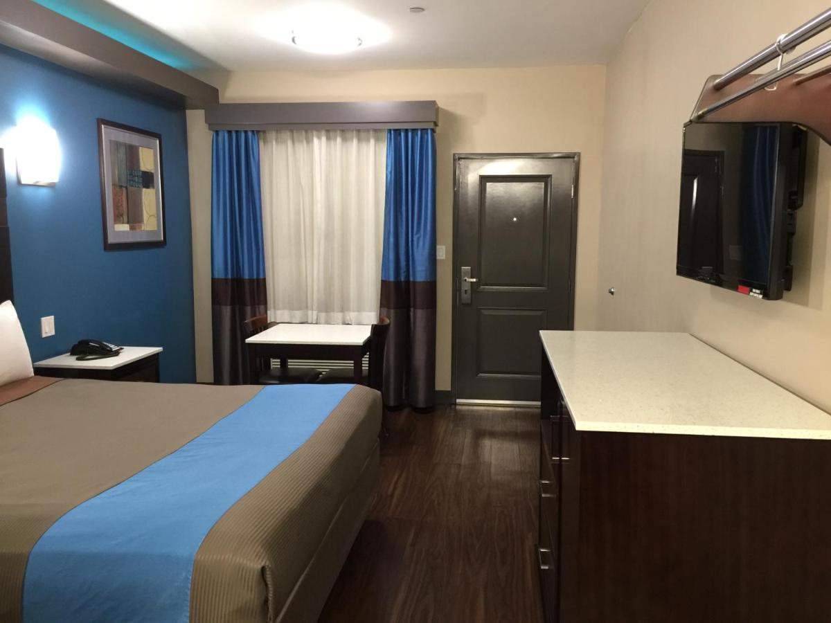 | Crystal Palace Inn