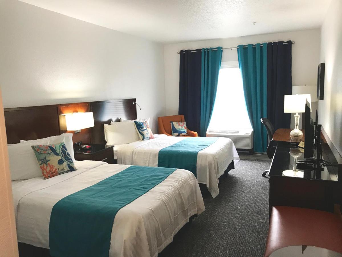 Deluxe Double Room - Main Level at Hotel Pensacola