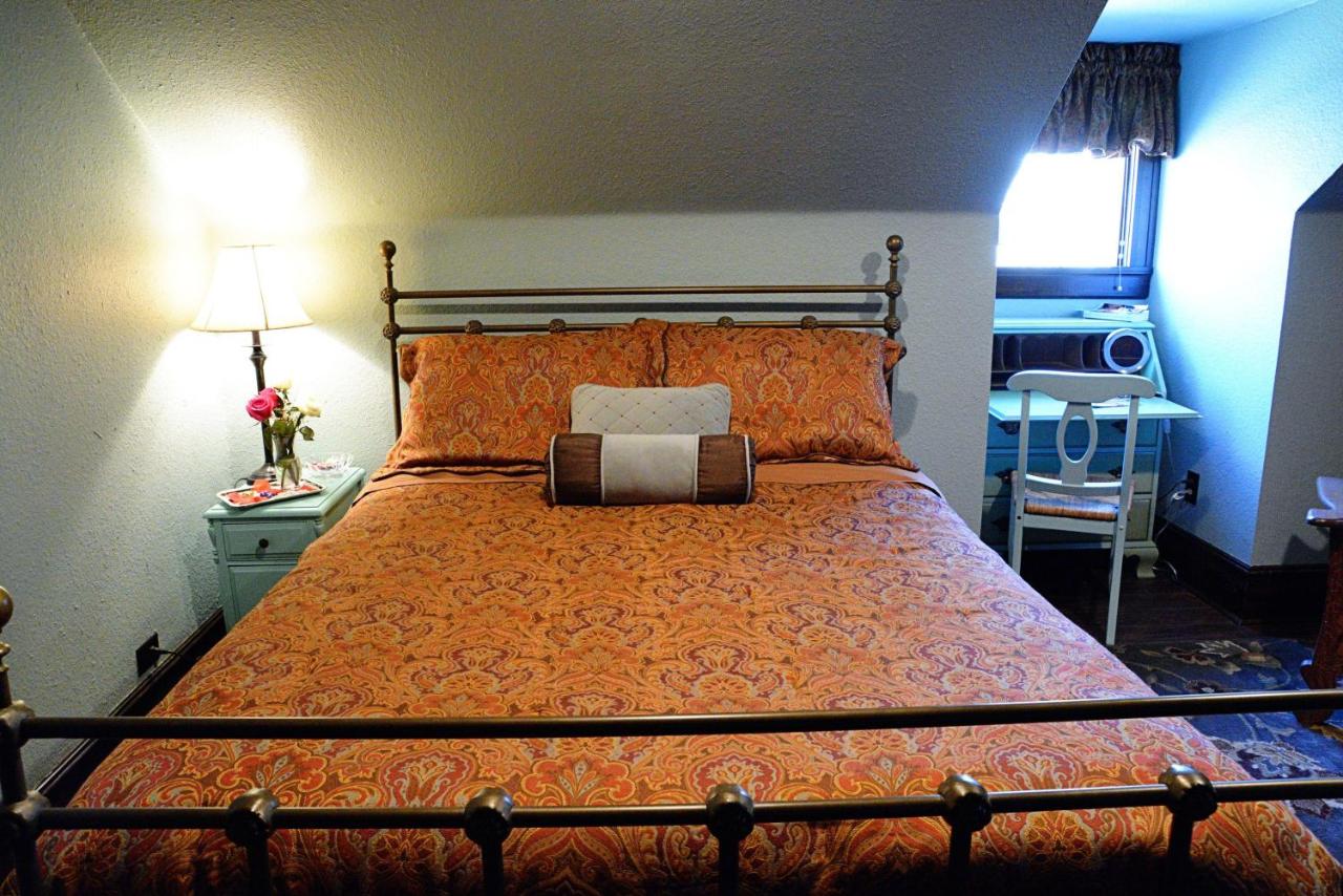 | Iron Horse Inn