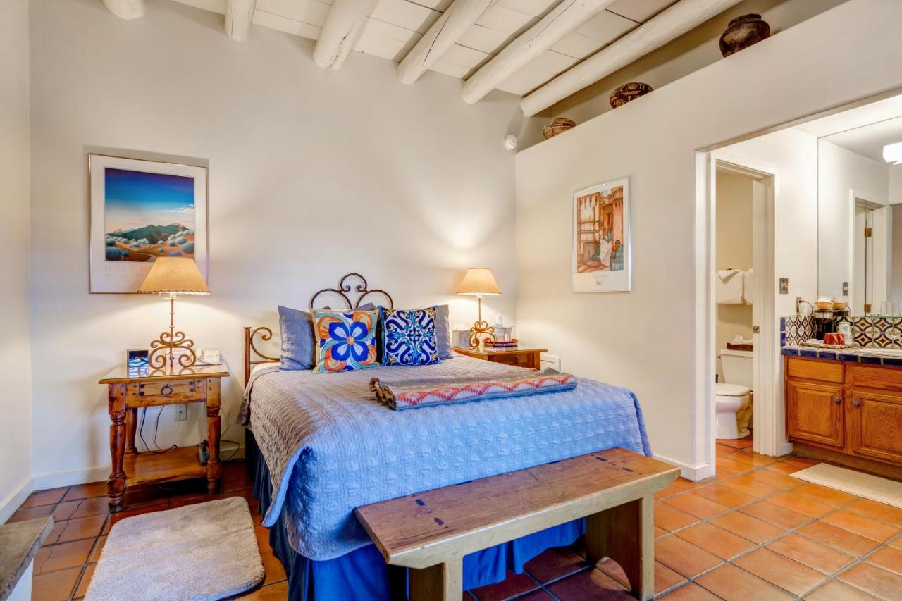 Queen Room with Patio - Pet-Friendly at Santa Fe Motel & Inn