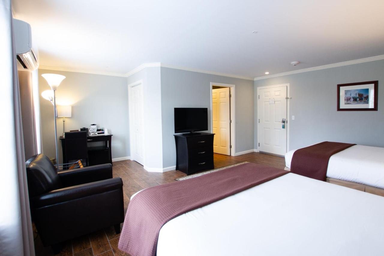 | The Dahlonega Square Hotel & Villas