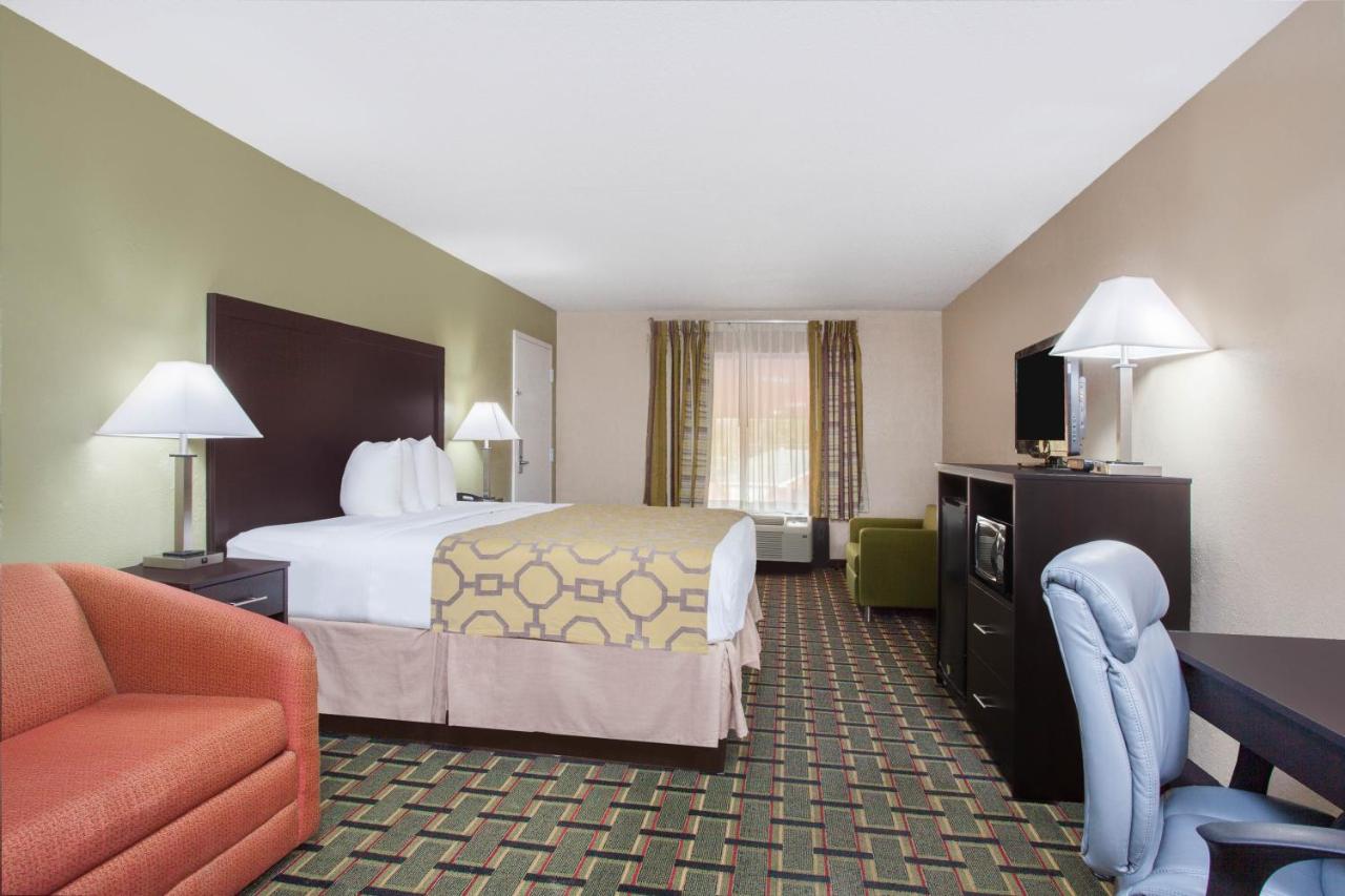 King Studio Suite - Non-Smoking at Baymont by Wyndham Lake City I-75
