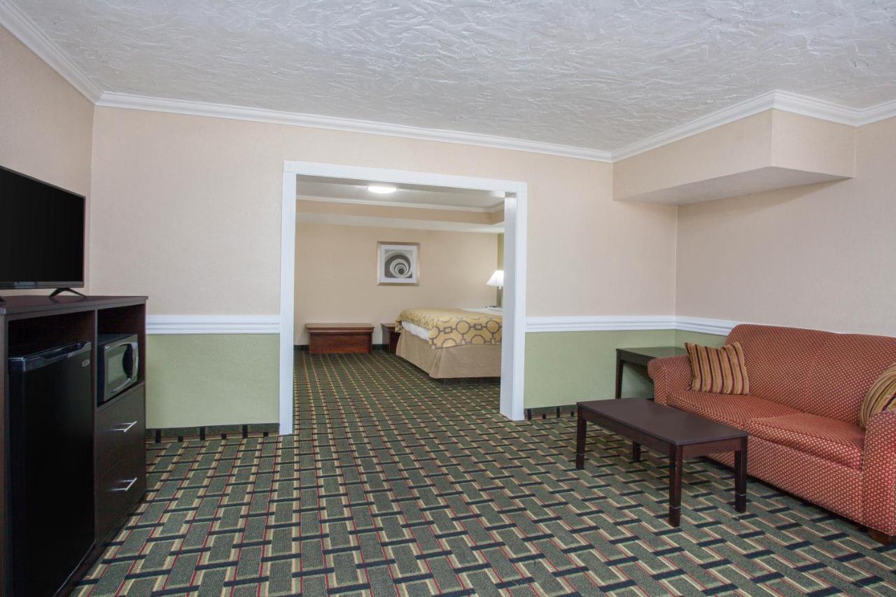 1 King Bed, Deluxe Studio Suite, Non-Smoking Room at Baymont by Wyndham Lake City I-75