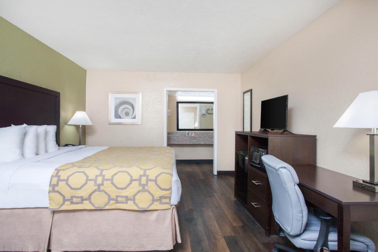 King Room - Non-Smoking at Baymont by Wyndham Lake City I-75