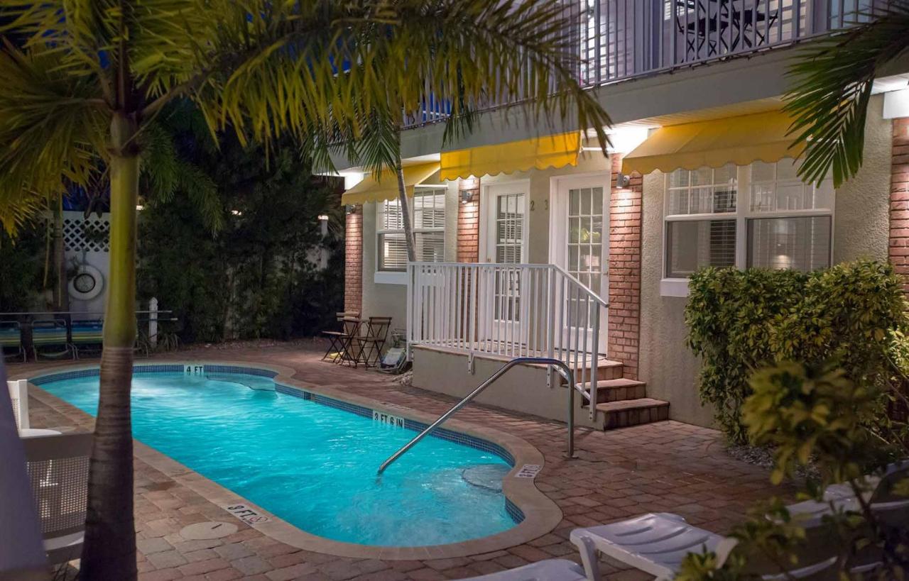 | Coconut Inn Pass-a-Grille Beach