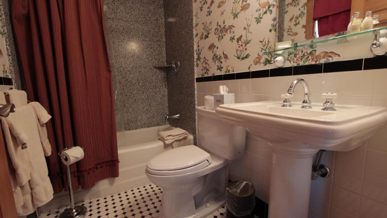| Ridgeway Inn - Blowing Rock