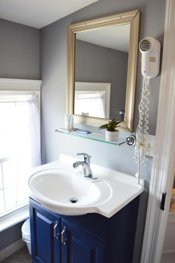 | Mountain View Suites
