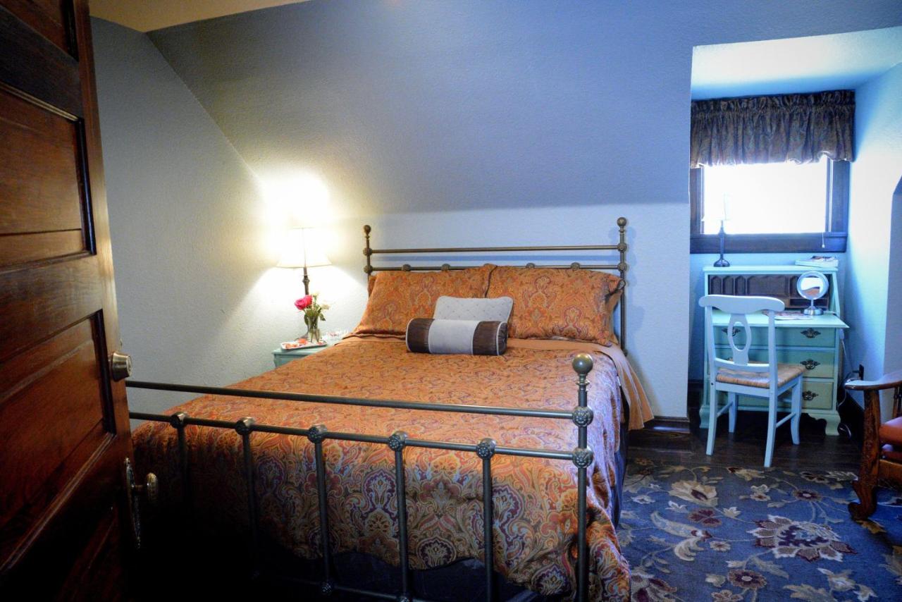| Iron Horse Inn