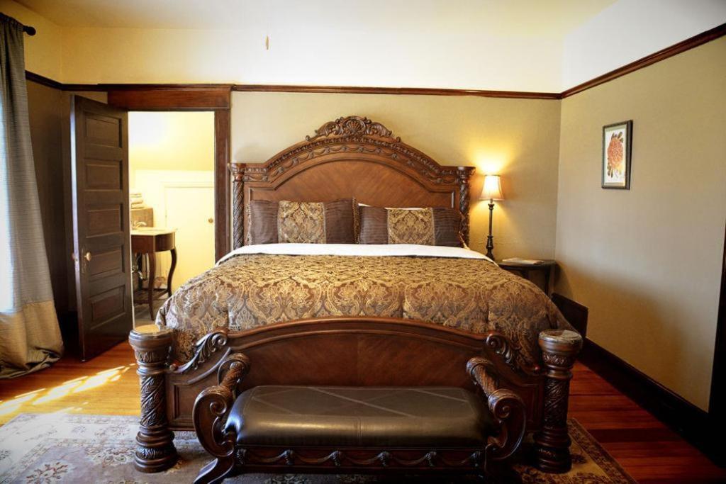 | Iron Horse Inn