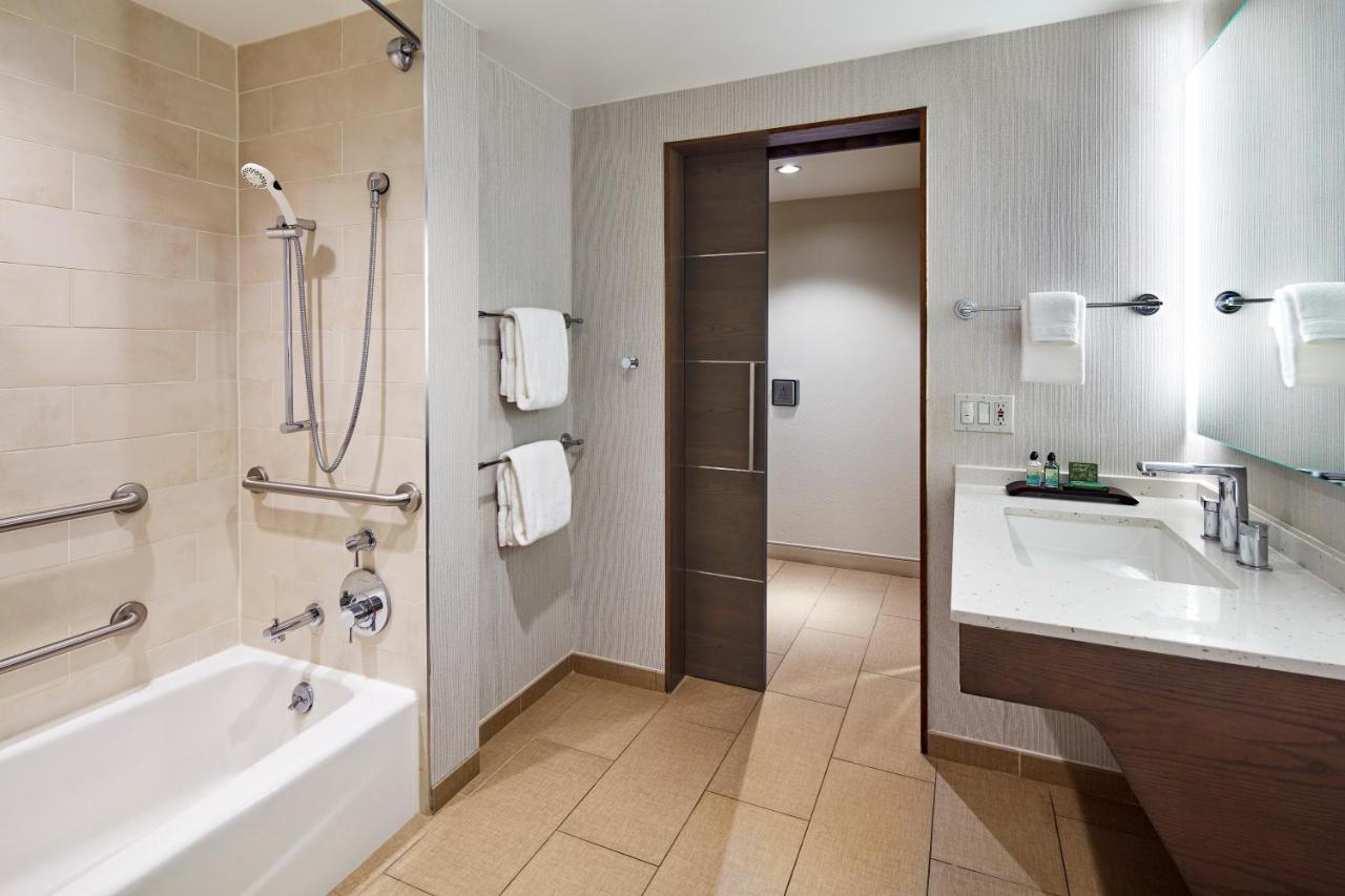 King Room - Disability Access at The Anza - A Calabasas Hotel