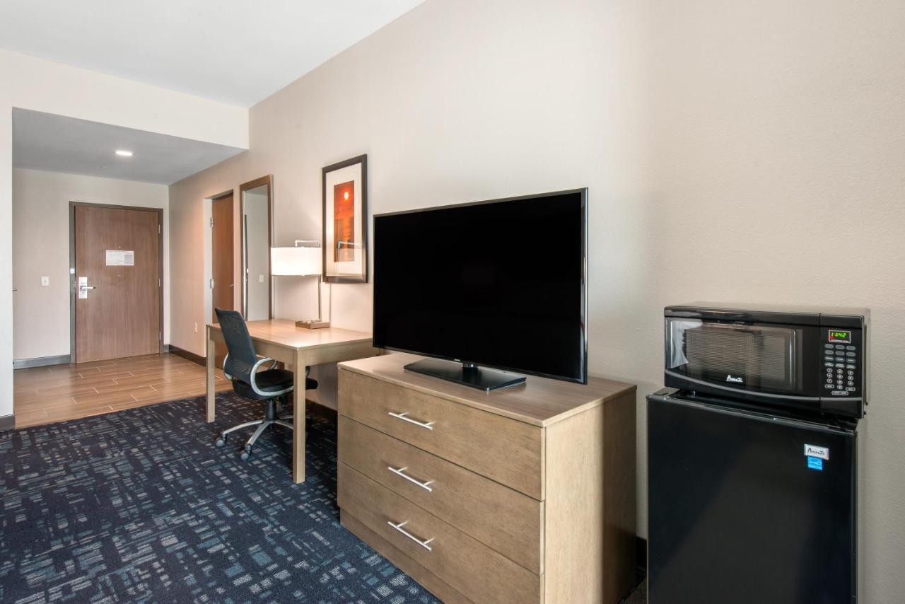 King Suite - Accessible/Non-Smoking at Comfort Suites Fort Lauderdale Airport & Cruise Port