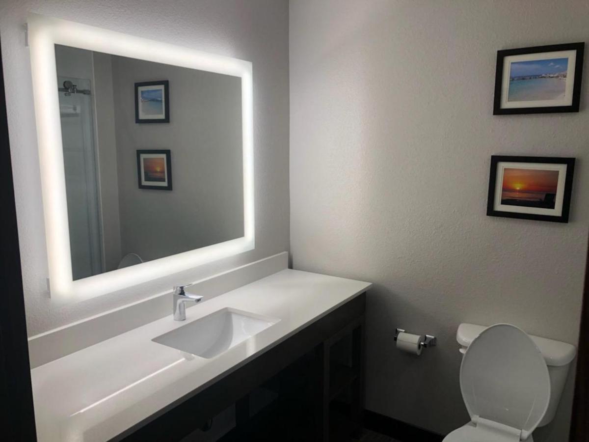 King Suite - Non-Smoking at Comfort Suites Fort Lauderdale Airport & Cruise Port