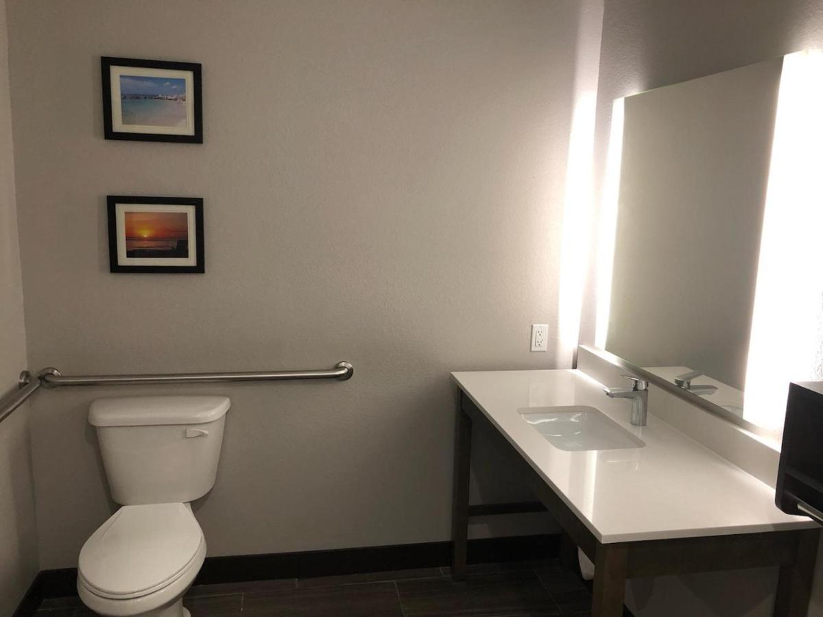 King Suite - Accessible/Non-Smoking at Comfort Suites Fort Lauderdale Airport & Cruise Port
