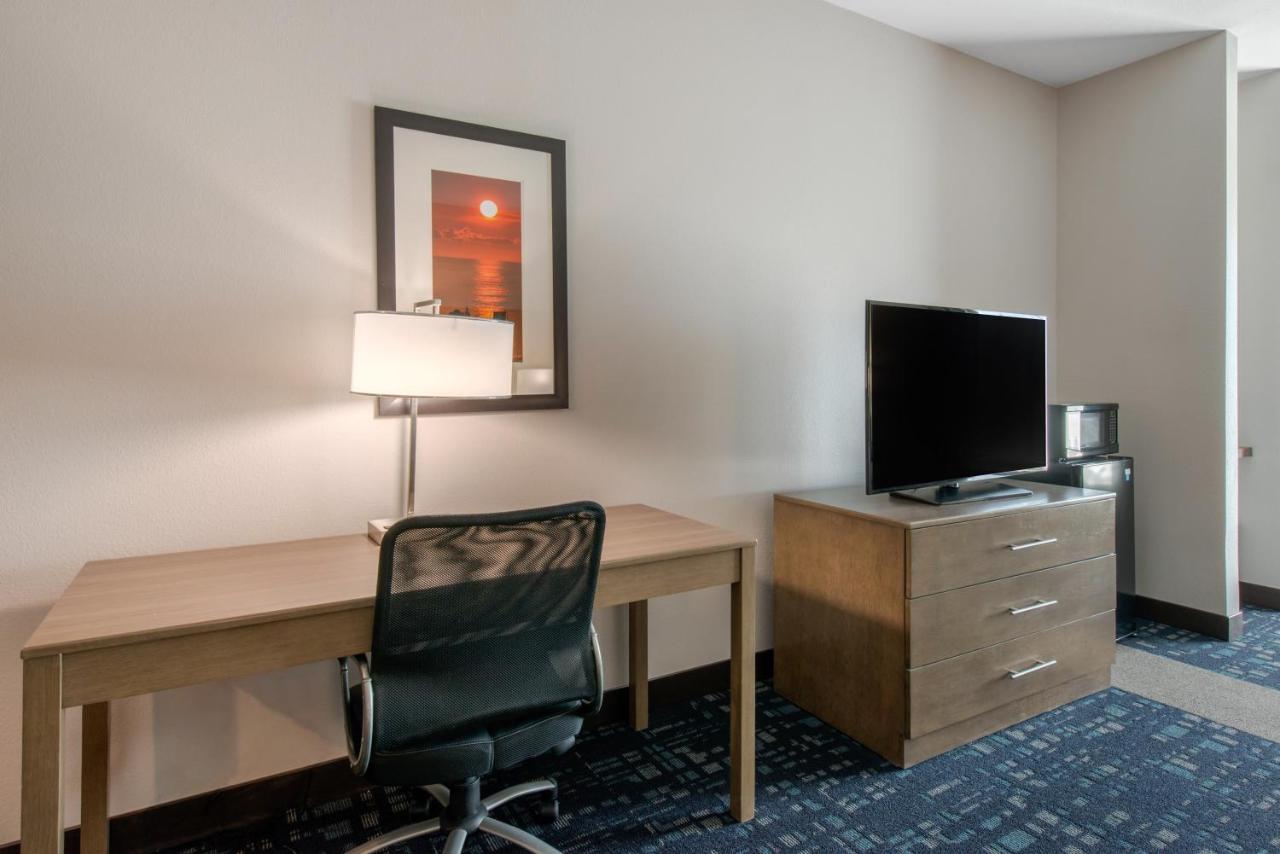 King Suite - Disability Access/Non-Smoking at Comfort Suites Fort Lauderdale Airport & Cruise Port