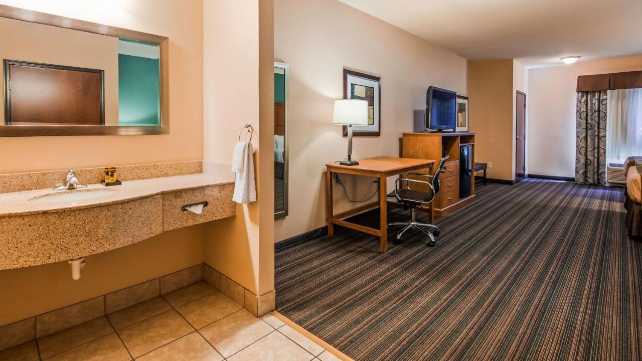 | Best Western Plus Seminole Hotel & Suites