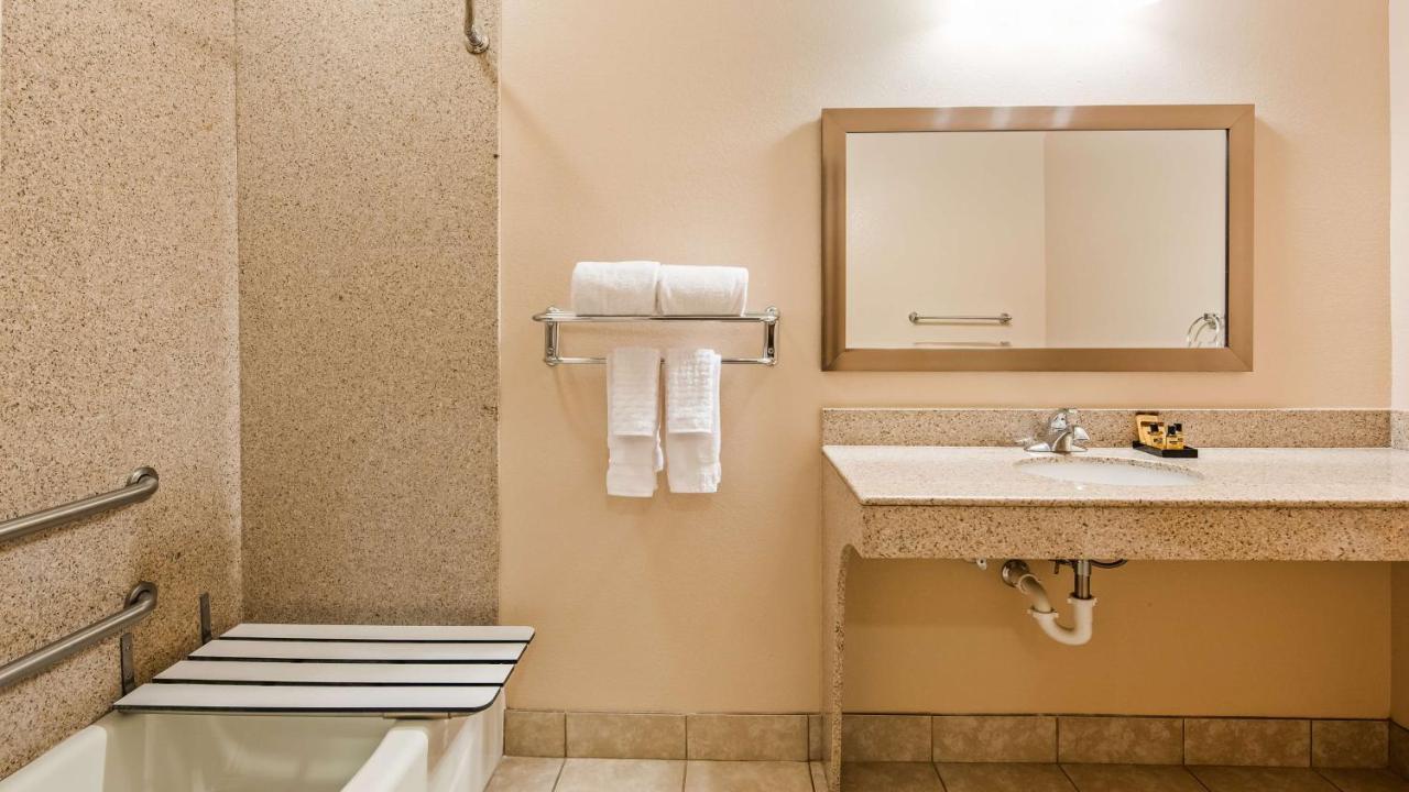 | Best Western Plus Seminole Hotel & Suites