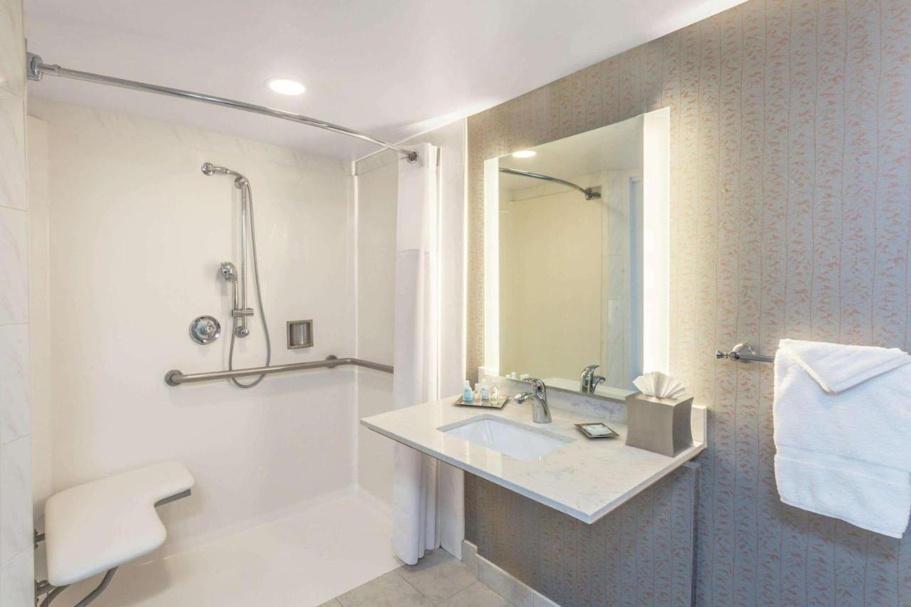 King Room with Roll-in Shower - Mobility Accessible/Non-Smoking at Wyndham Visalia