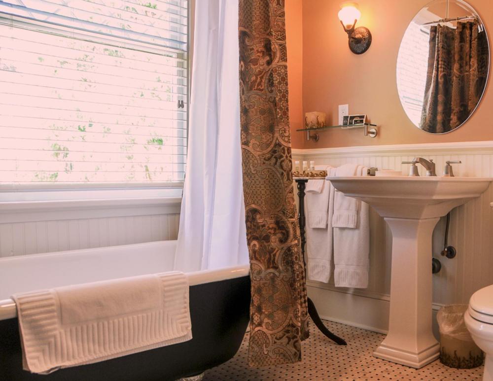 | Black Walnut B&B Inn