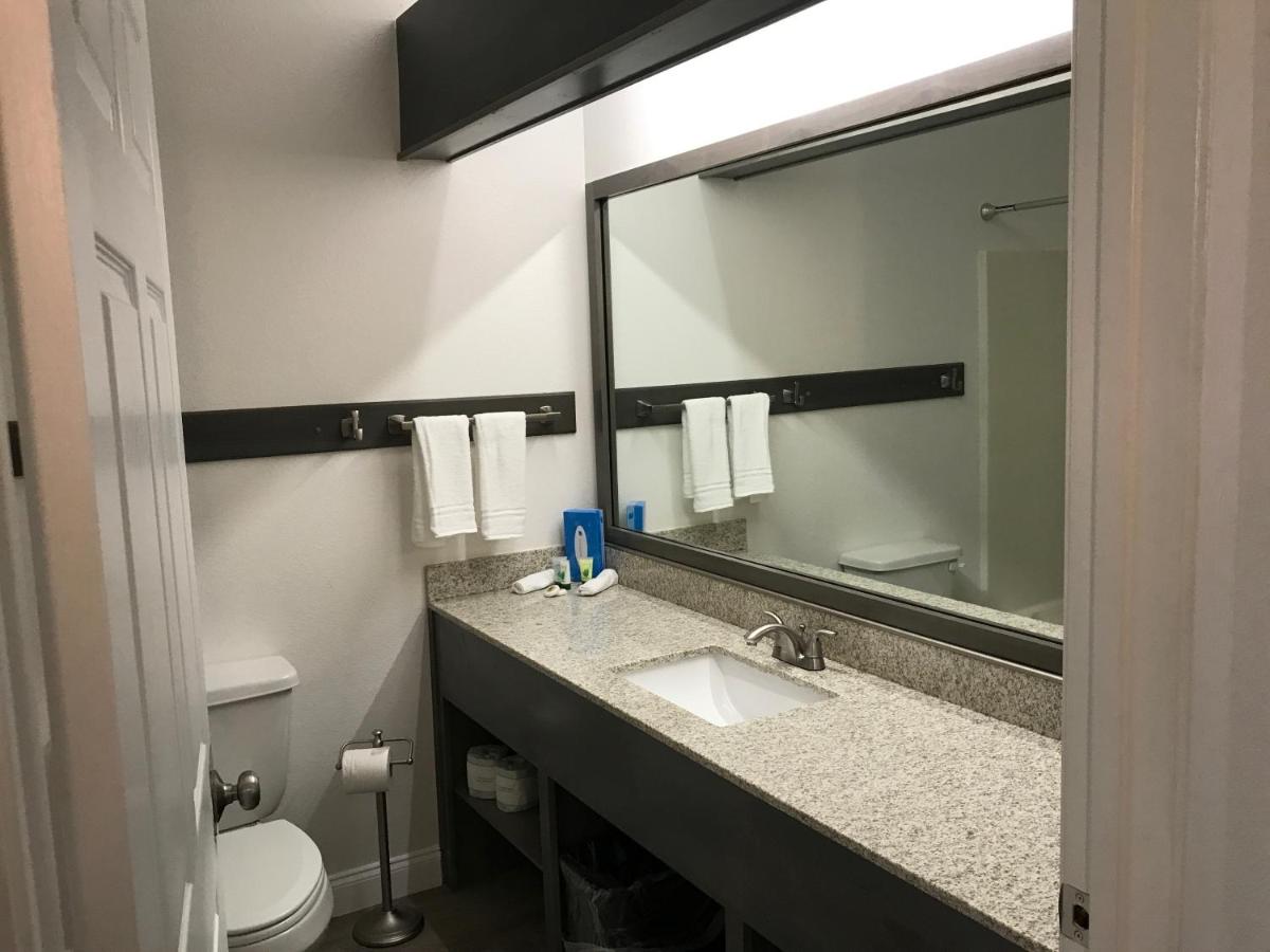 Deluxe King Room - Ground Floor at Hotel Pensacola