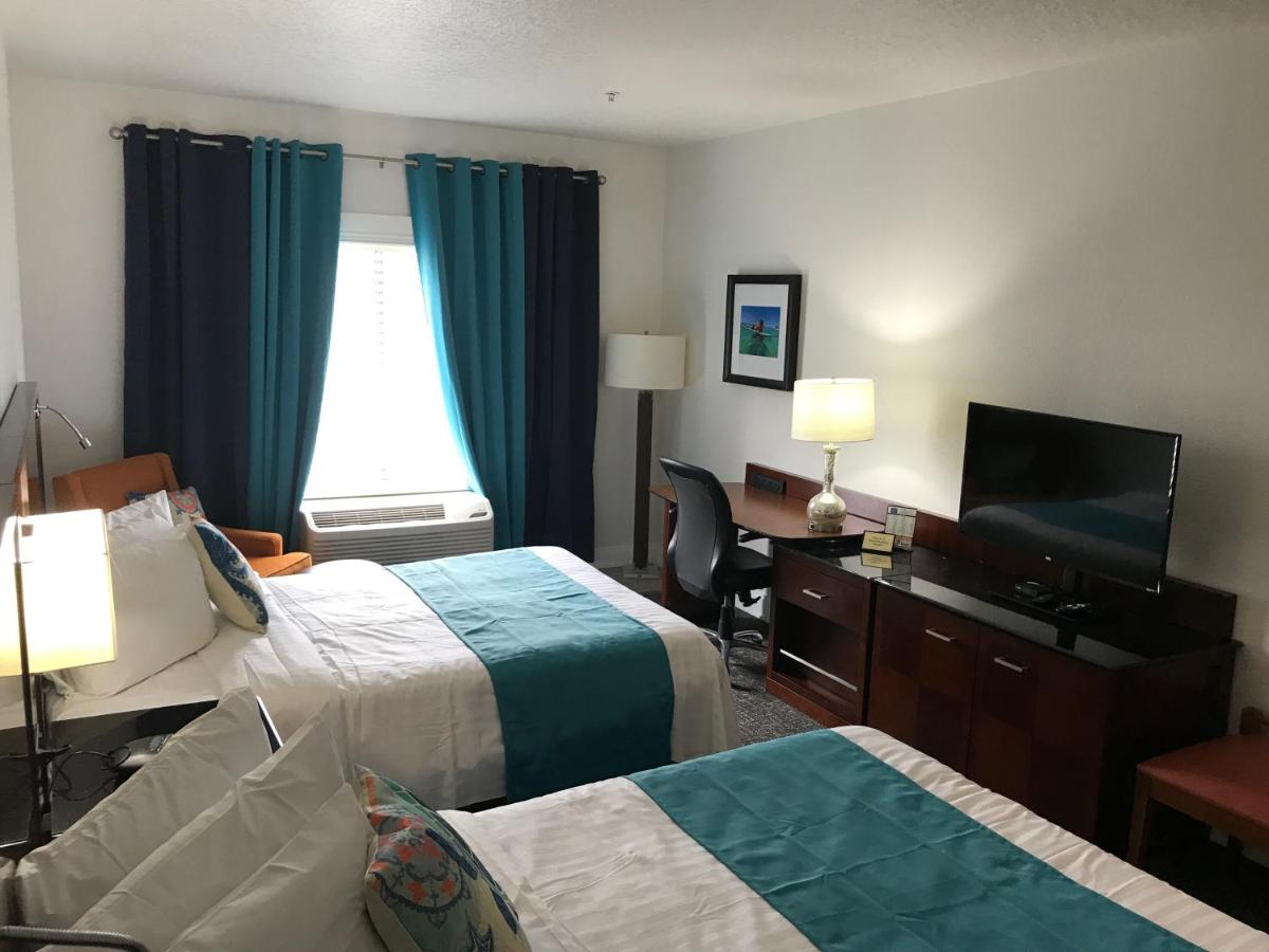 Deluxe Double Room - Main Level at Hotel Pensacola