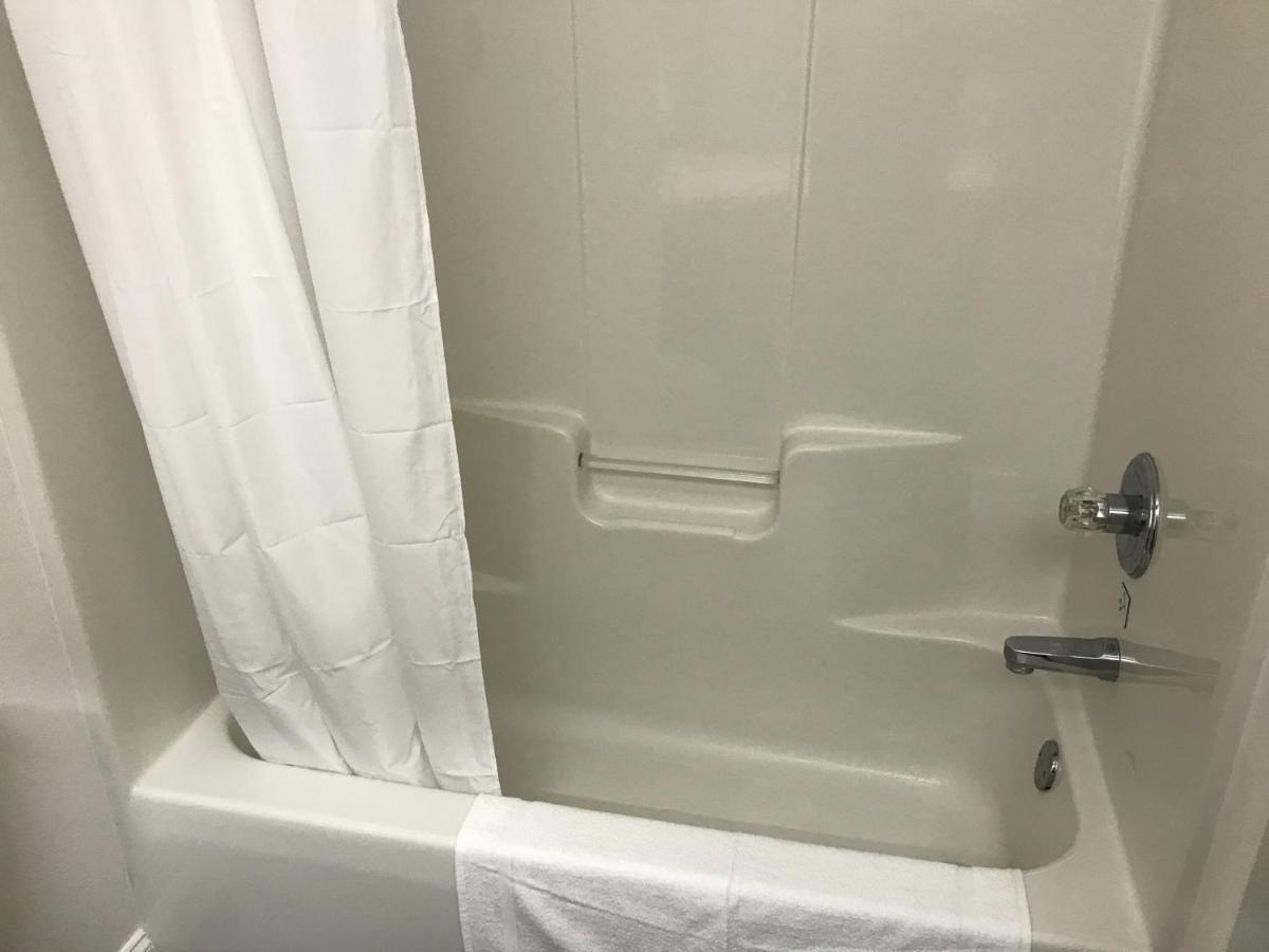 Economy Double Room - Second Level at Hotel Pensacola