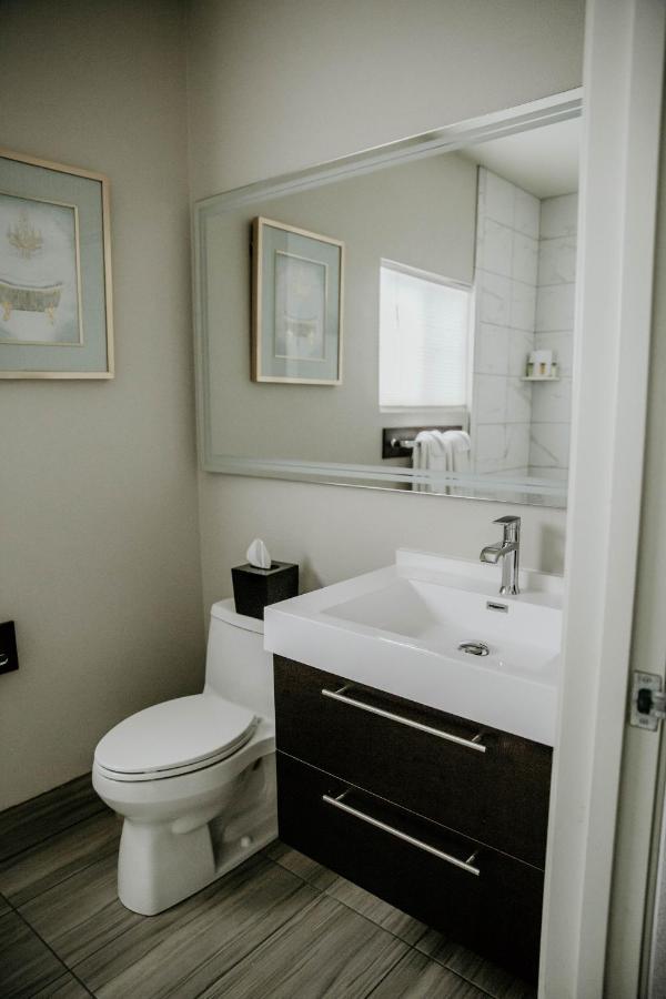  | Geyserville Inn