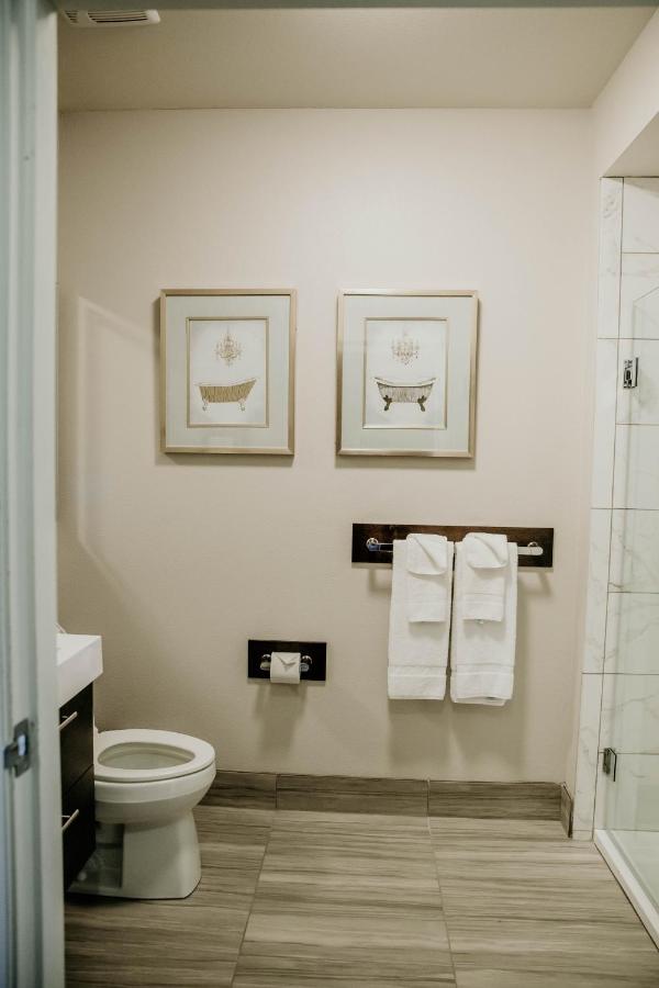  | Geyserville Inn