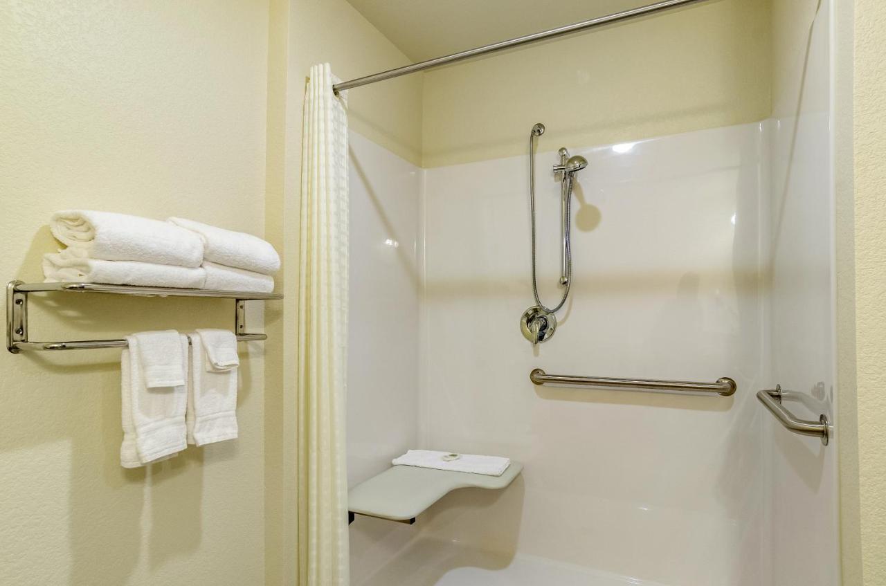 | Cobblestone Inn & Suites - Bridgeport