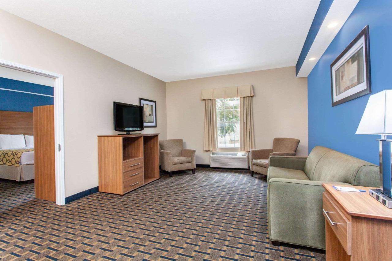 King Suite - Non-Smoking at Baymont by Wyndham Jacksonville/Butler Blvd