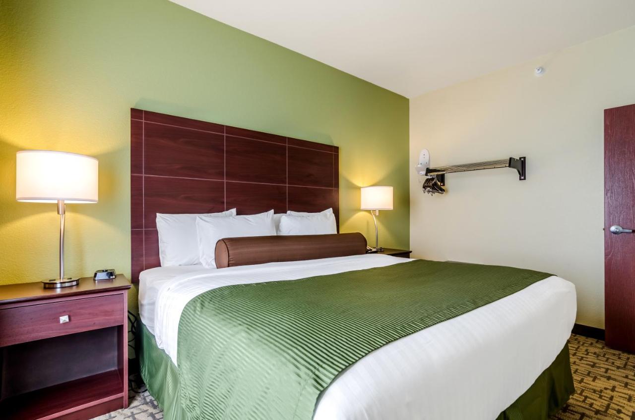 Family Room - Disability Access at Cobblestone Hotel & Suites - McCook