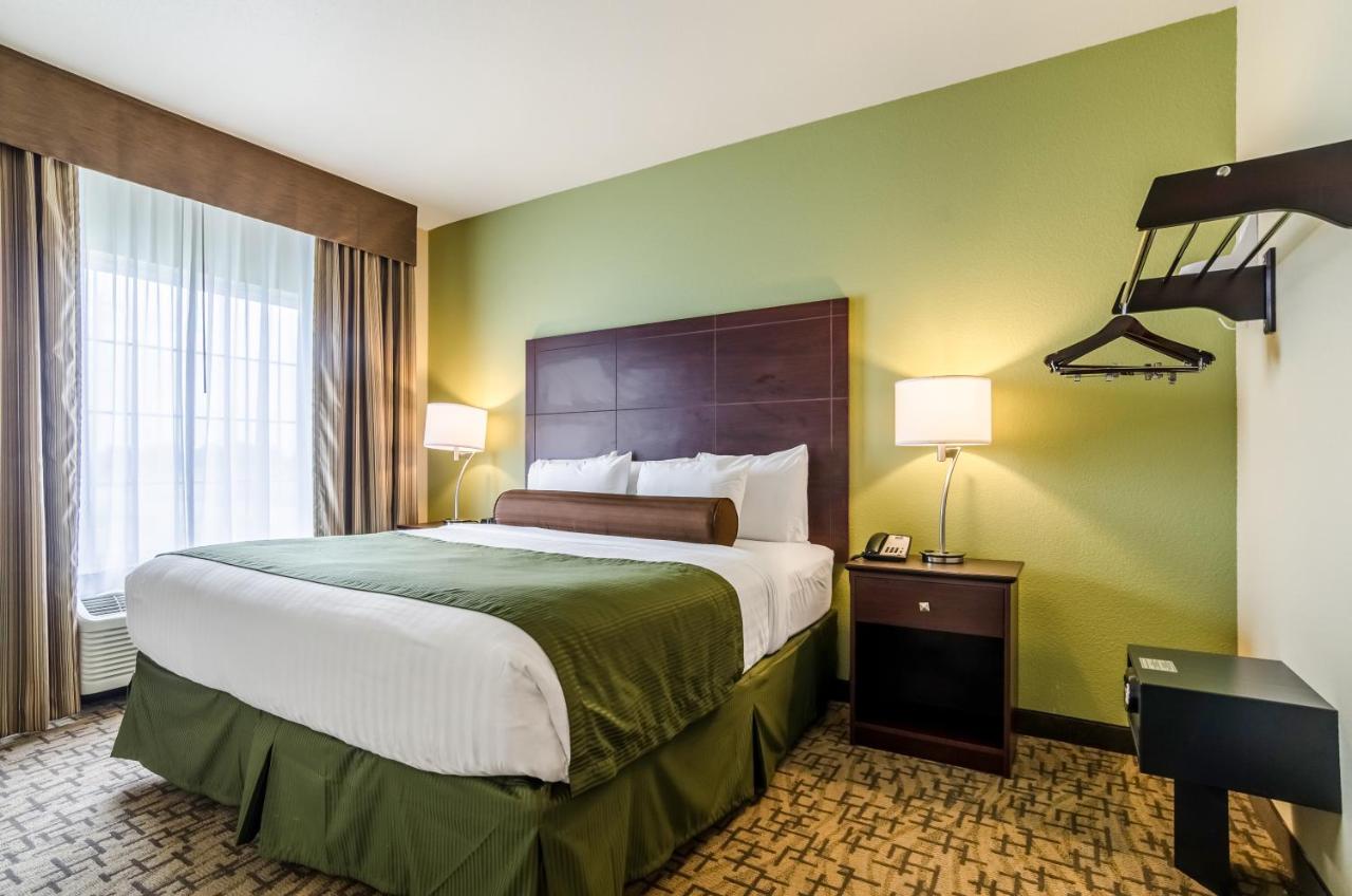 Family Room - Disability Access at Cobblestone Hotel & Suites - McCook