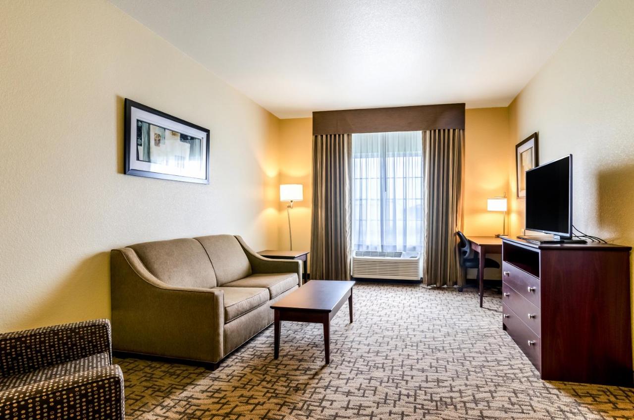 Family Room - Disability Access at Cobblestone Hotel & Suites - McCook