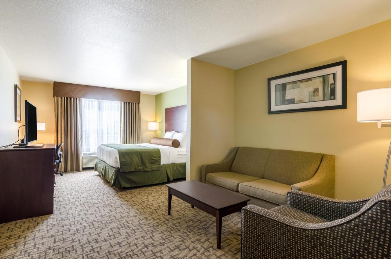 King Suite at Cobblestone Hotel & Suites - McCook