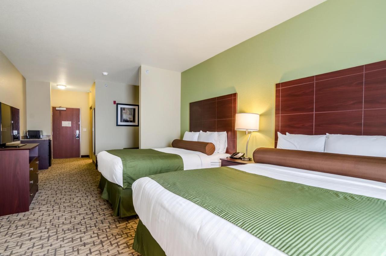 Deluxe Room at Cobblestone Hotel & Suites - McCook
