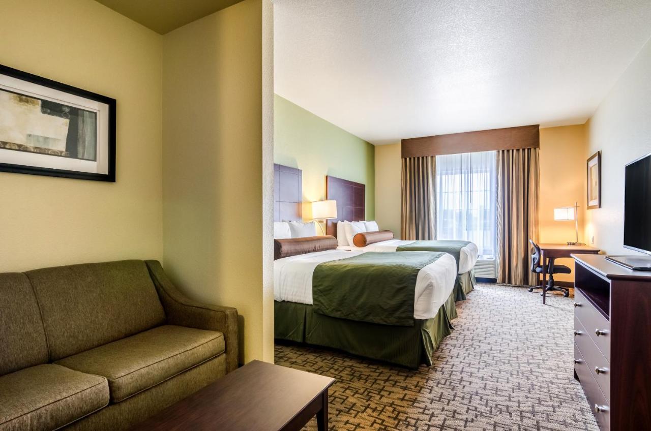 Deluxe Room at Cobblestone Hotel & Suites - McCook