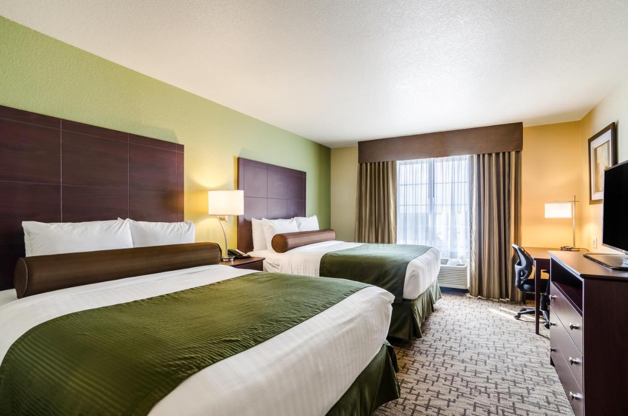 Deluxe Queen Room at Cobblestone Hotel & Suites - McCook